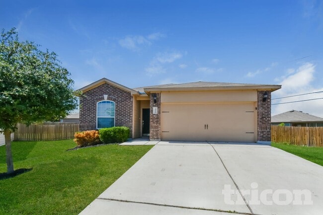 Building Photo - 4607 Le Villas