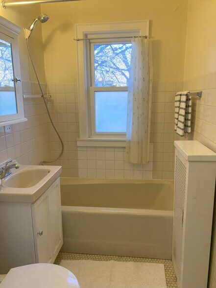 Building Photo - 2739 Girard Ave S