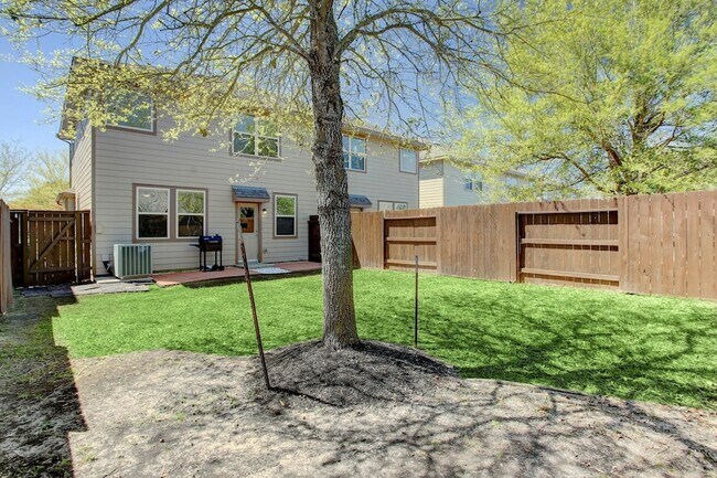 Building Photo - 6423 Calgary Woods Ln