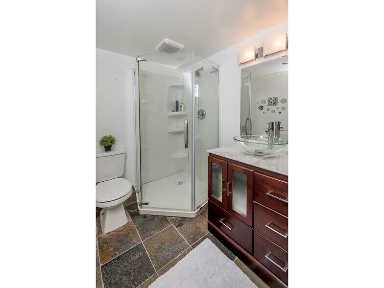 Basement Bath - 961 18th Ave SE