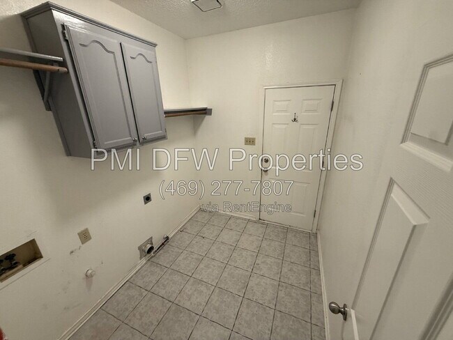 Building Photo - 2332 Boardwalk Dr