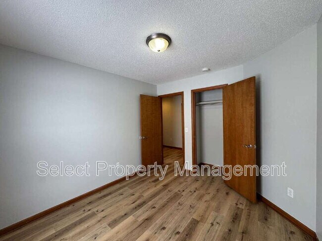 Building Photo - 829 Willen Ln