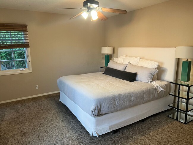 Building Photo - 3 Bedroom Home