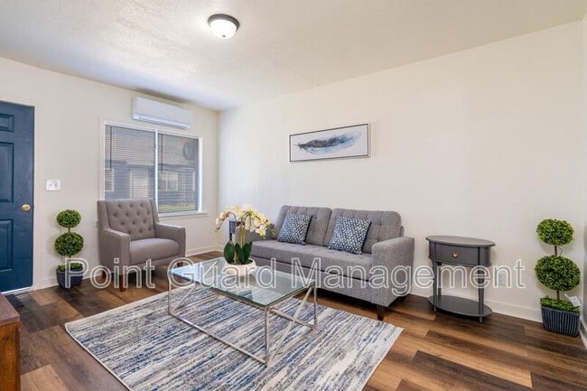 Building Photo - 713 S. Sylvan - 713S