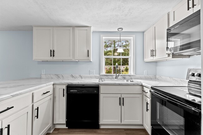 Building Photo - 2061 Center Ct SW