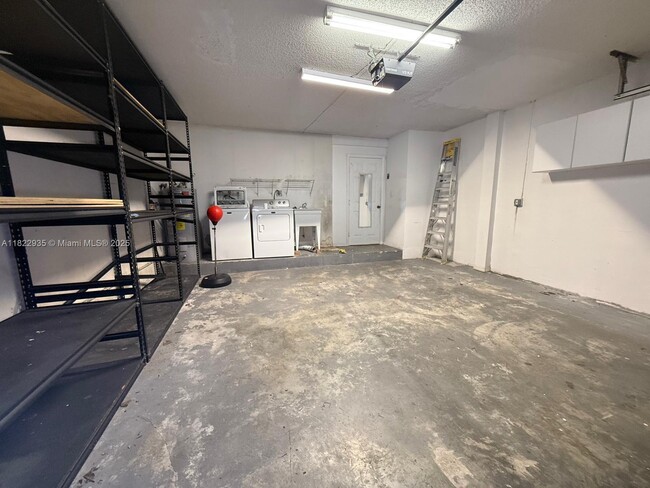 Building Photo - 3461 SW 154th Ct