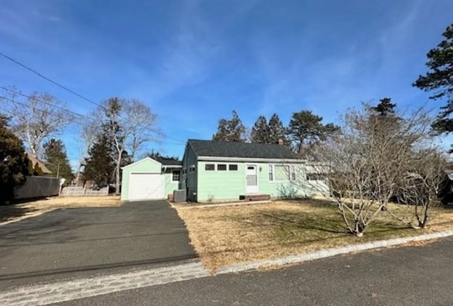 Building Photo - 5 Pine St