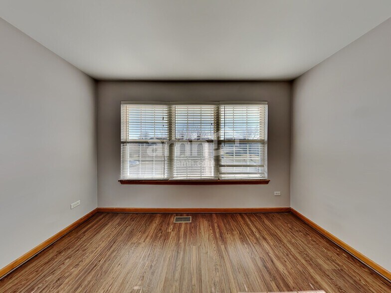 Building Photo - 13184 W Yorkshire Ln