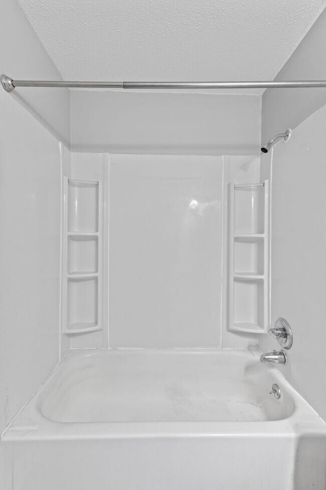 Building Photo - 3534 E Fall Creek Pkwy N Dr