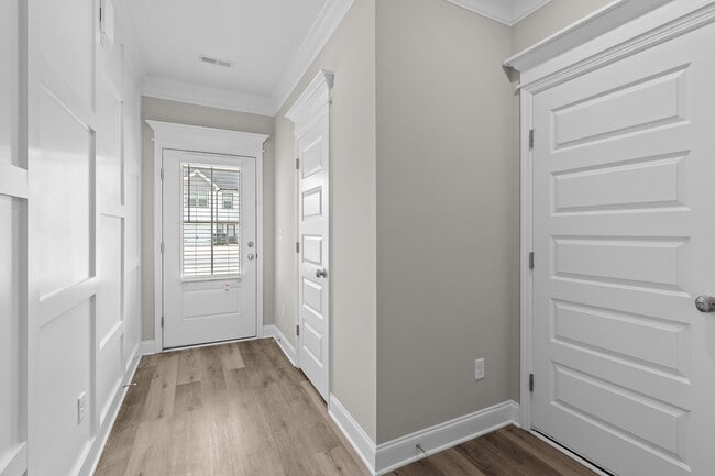 Building Photo - 234 Linsmore Ave