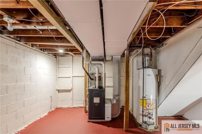 Building Photo - 145 Willow St
