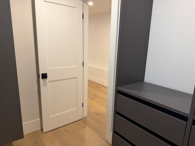 Building Photo - 7 Bennett St