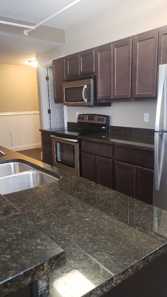 Building Photo - 2212 E 12th St