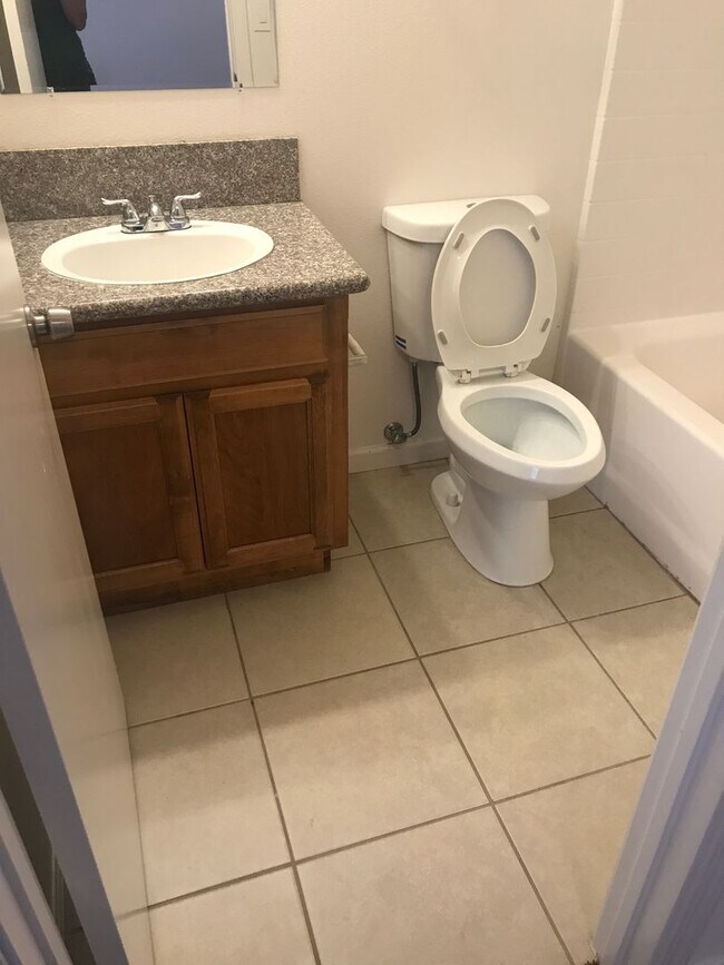 Building Photo - 620 Central Ave