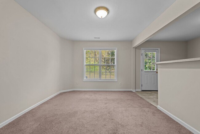Building Photo - Charming 3-Bed 3.5-Bath Near Campbell University