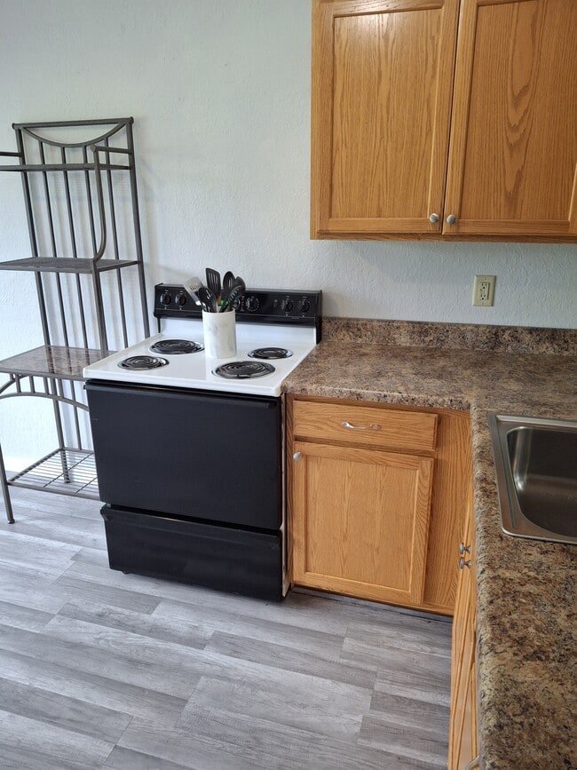 Building Photo - 150 SWS Dr