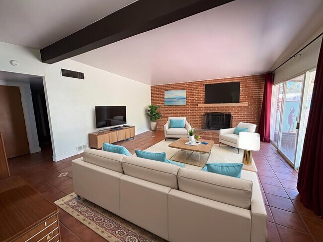 Building Photo - Eastside home with privacy on cul-de-sac