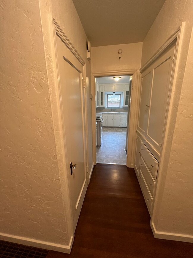 Building Photo - Charming 3 Bedroom 1.5 Bath Rural Tudor Revival Home