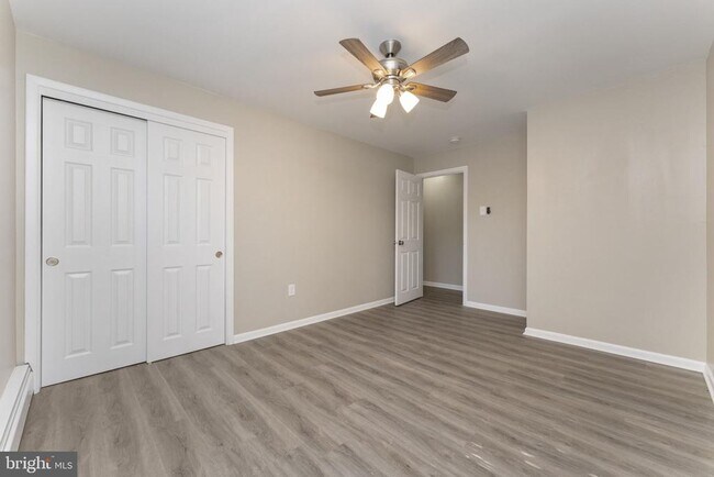 Building Photo - 243 Roesch Ave