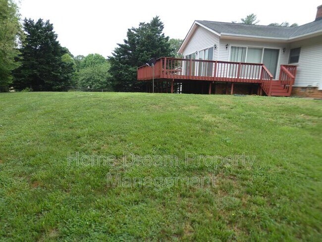 Building Photo - 10451 Edgehill Ln