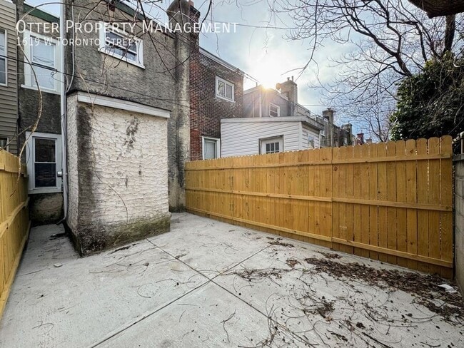 Building Photo - 1619 W Toronto St