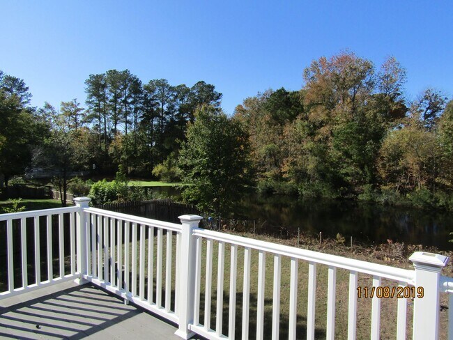 Building Photo - Weeping Cedar Trail