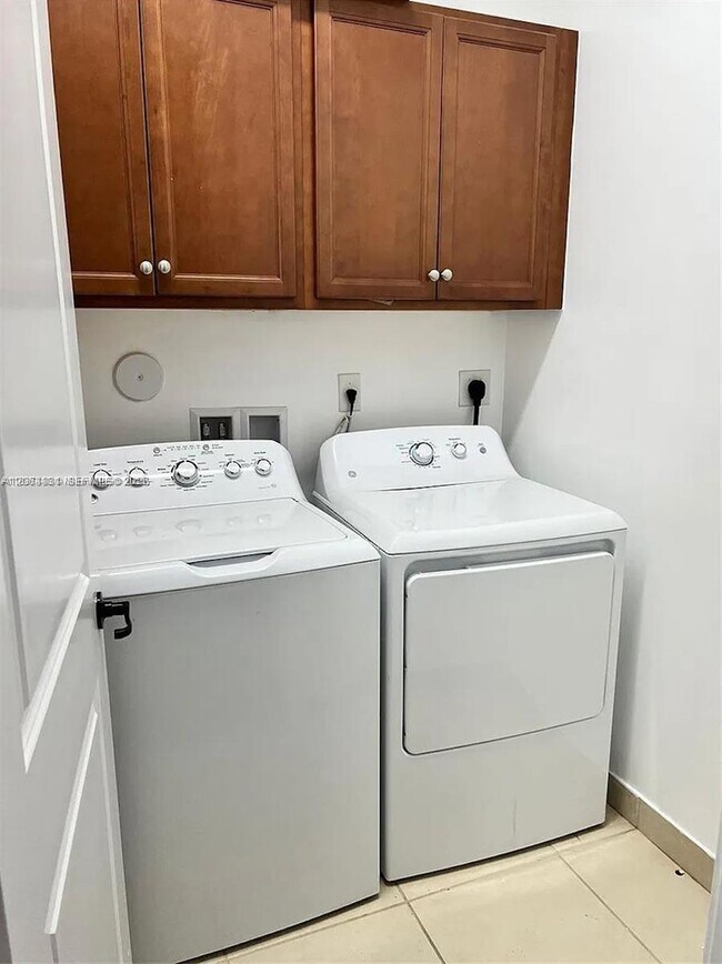 Building Photo - 3214 W 97th St