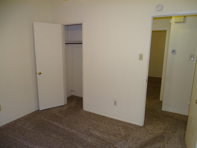 Building Photo - 212 N Troy Ave