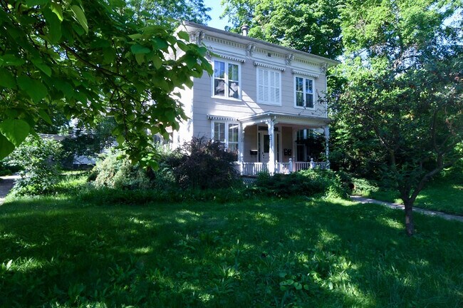 Primary Photo - 1103 W Huron St