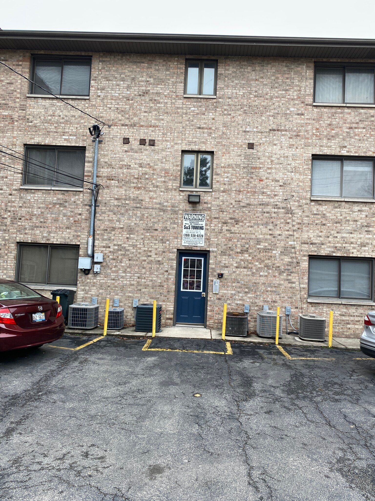 free off street parking - 3121 S Harlem Ave