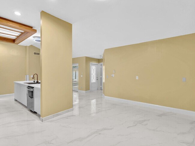 Building Photo - 12549 Woodmill Dr