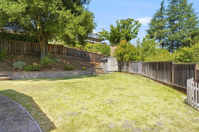 Building Photo - Spacious 4-bedroom 2-Bath in Desirable Area in Walnut Creek!
