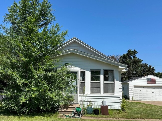 Building Photo - 3220 Primrose St