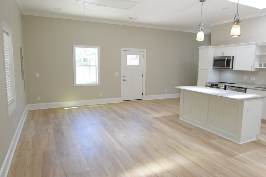 Building Photo - 621 Hadley Ct