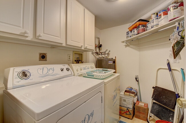 Building Photo - 950 Lavers Cir