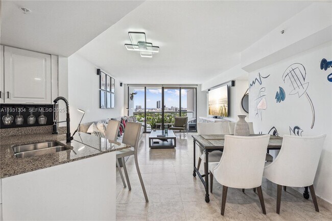 Building Photo - 1900 Sunset Harbour Dr