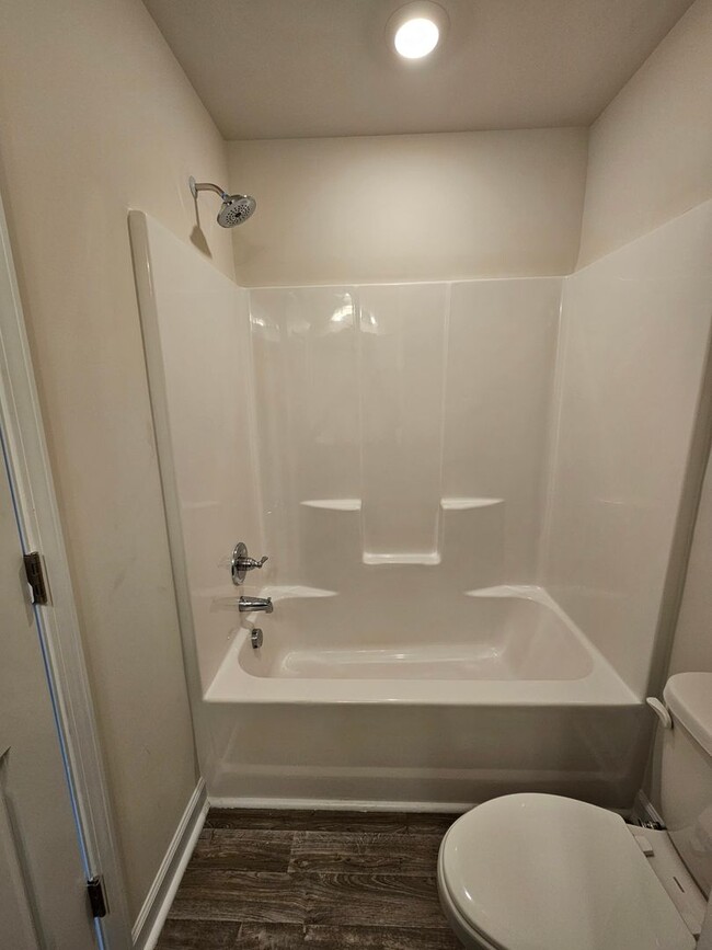 Building Photo - 3 Year Old Townhome in Marshall Farm!