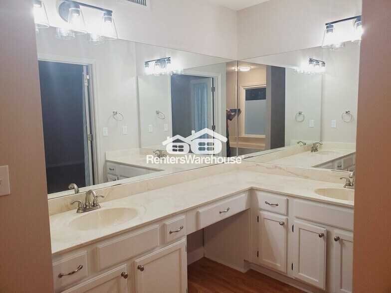 Building Photo - 141 Red Oak Ln