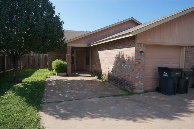 Primary Photo - 609 Luther Dr