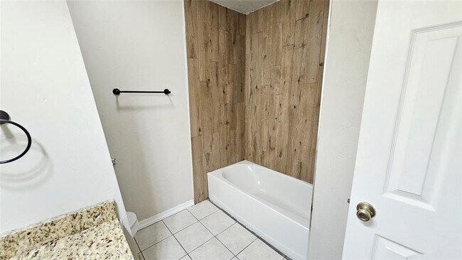 Building Photo - 10029 S Fairview Dr