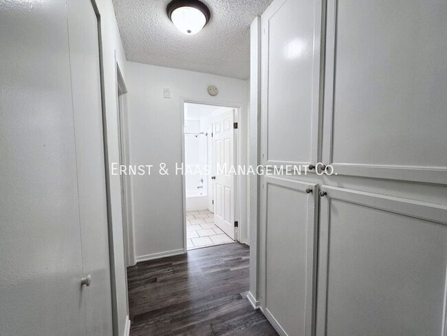 Building Photo - 6673 Hammond Ave C