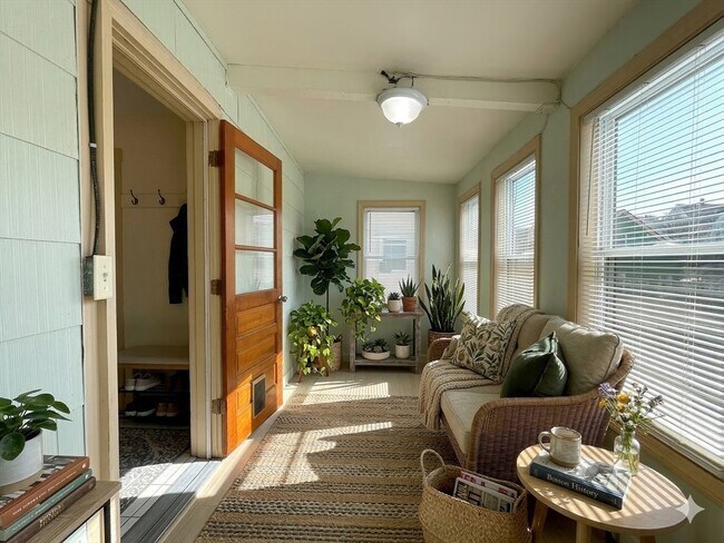 Building Photo - 156 Jaques St