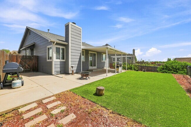 Building Photo - $2,145.95 - 3-bed, 2-bath located in Colorado Springs with a Washer and Dryer.
