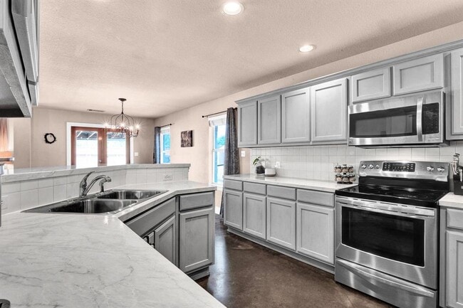 Building Photo - 10270 Twin Lake Loop