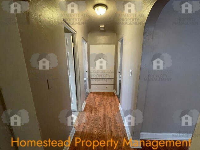 Building Photo - 660