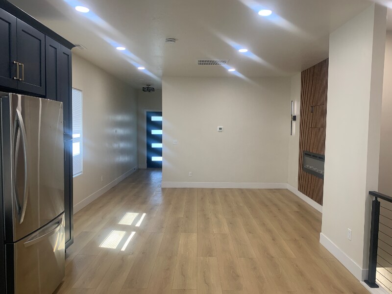 Building Photo - 375 E 800 S