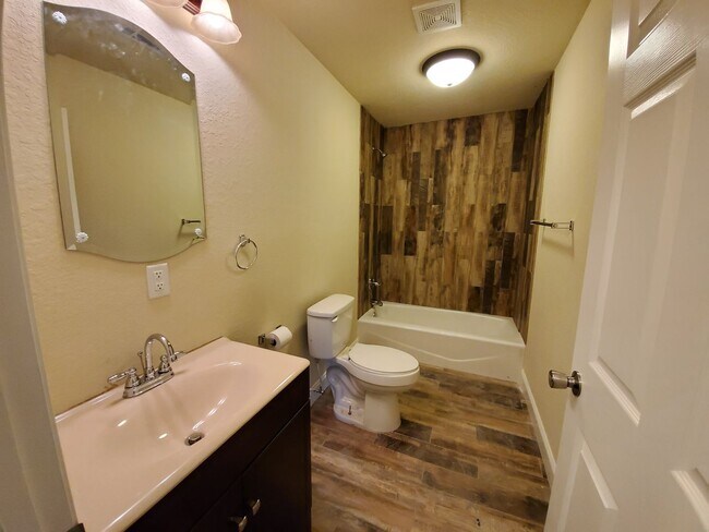 Building Photo - TEDDY DUPLEX