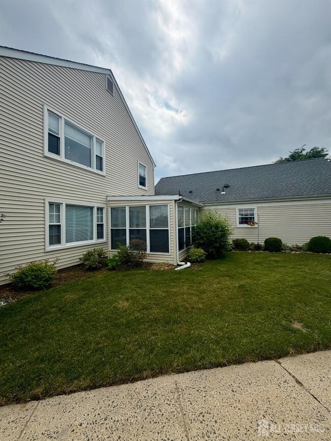 Building Photo - 493 Somerset Ln