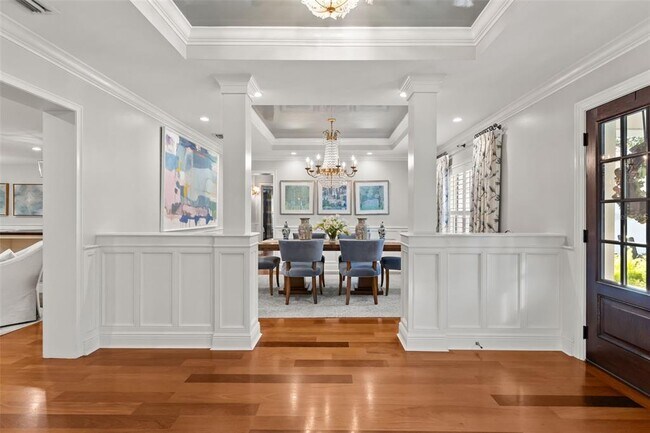 Building Photo - 2220 Vía Tuscany