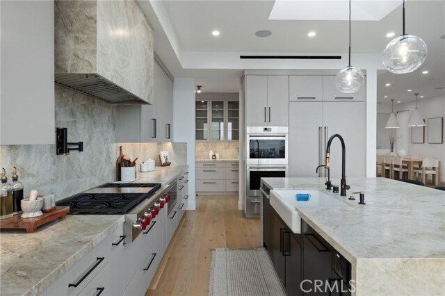 Building Photo - 807 N Paulina Ave